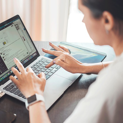 Öffnet die Seite 'Unsere neue Internetseite'